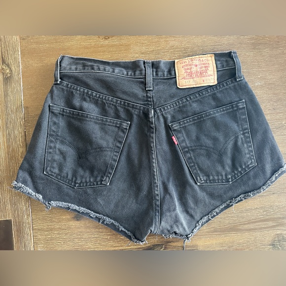 Levi’s 501 Black High Waisted Jean Denim Shorts - Size 27 - Picture 4 of 4